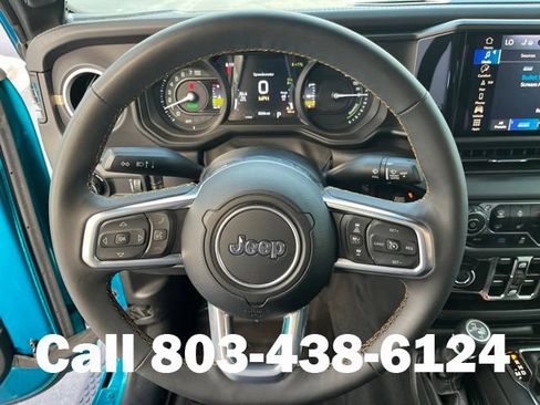 Used 2024 Jeep Wrangler Unlimited Sahara w/ Technology Group AWD/4WD image 19
