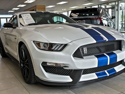 Used 2018 Ford Mustang Shelby GT350 image 11