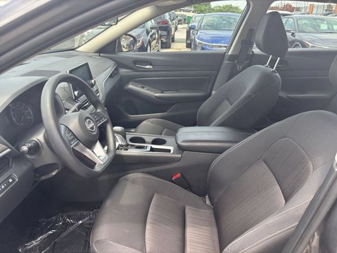 Used 2025 Nissan Altima 2.5 SV FWD image 22
