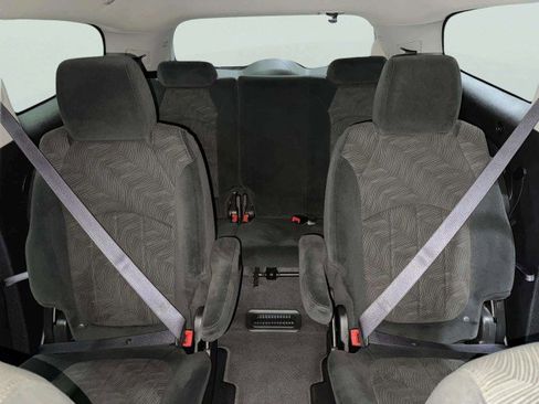 Used 2011 Buick Enclave CX image 35