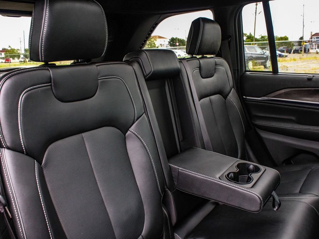 Used 2023 Jeep Grand Cherokee Overland w/ Luxury Tech Group IV AWD/4WD image 41