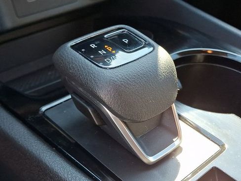 Used 2023 Nissan Rogue SV image 17