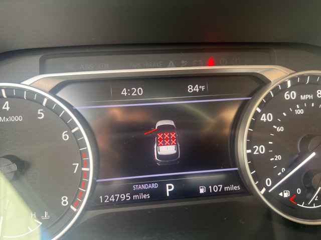 Used 2022 Nissan Pathfinder SL FWD image 2
