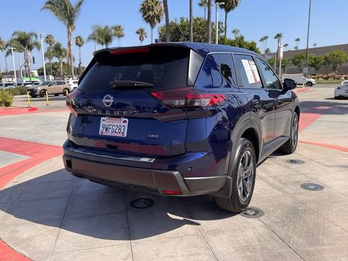 Certified 2026 Nissan Rogue SV AWD/4WD image 9