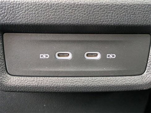 New 2026 Volkswagen Taos SE image 15