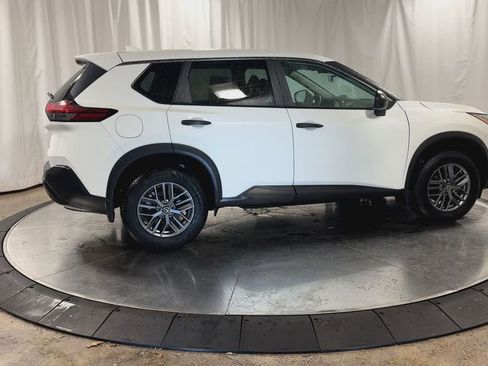 Used 2021 Nissan Rogue S image 2