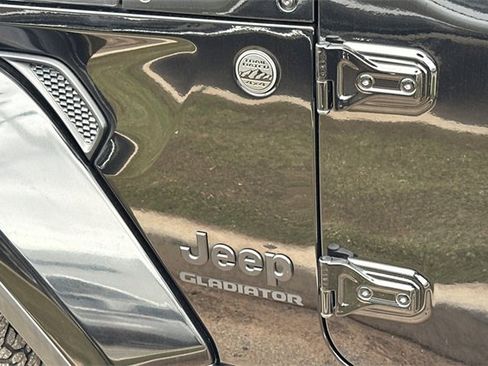 Certified 2022 Jeep Gladiator Willys image 25