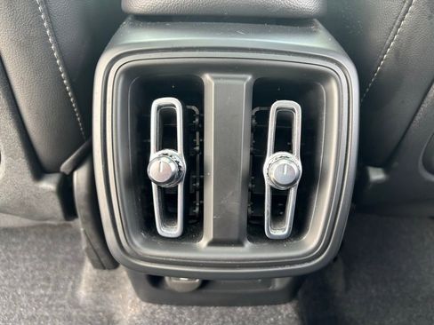 Certified 2024 Volvo XC40 B5 Core image 20