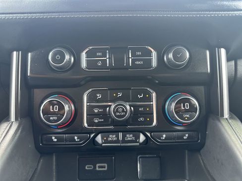 Used 2024 Chevrolet Suburban LT AWD/4WD image 27