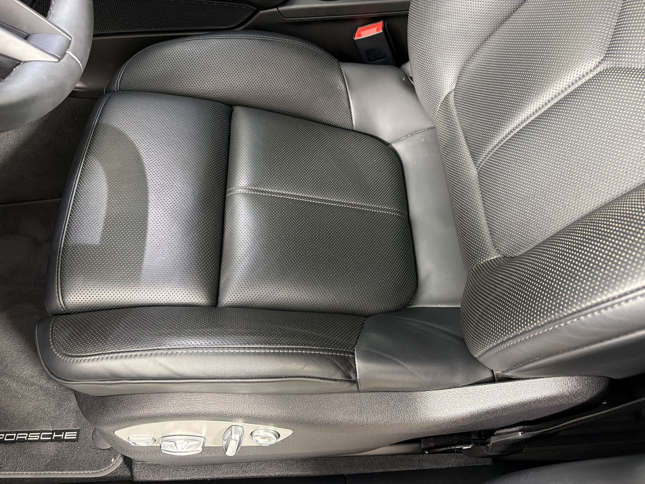 Certified 2025 Porsche Macan AWD/4WD image 14