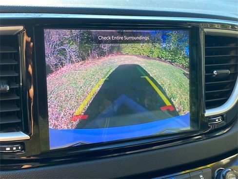 Used 2022 Chrysler Pacifica Touring-L image 22