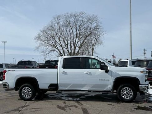Used 2024 Chevrolet Silverado 2500 LT image 33