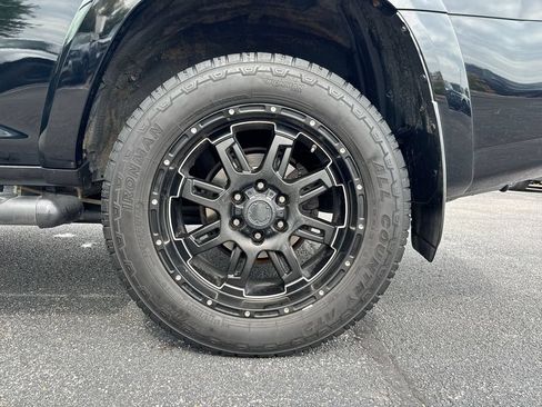 Used 2017 Toyota 4Runner SR5 AWD/4WD image 28