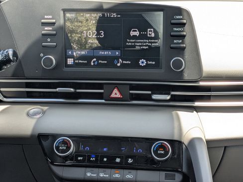Used 2025 Hyundai Elantra Sport FWD image 12