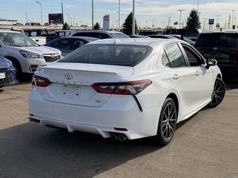 Used 2024 Toyota Camry SE image 5
