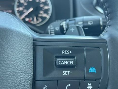 Used 2025 Nissan Rogue SV FWD image 13