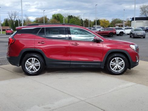 Used 2020 GMC Terrain SLE w/ Driver Convenience Package FWD image 4