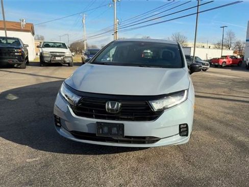 Used 2023 Honda Odyssey Sport image 3
