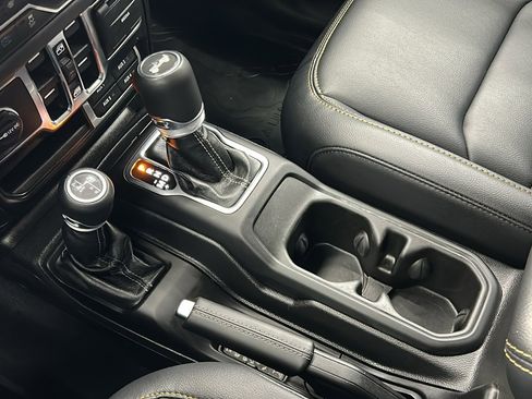 Used 2024 Jeep Wrangler Unlimited Sahara image 23