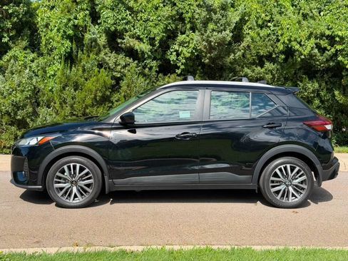 Used 2023 Nissan Kicks SV w/ Interior Electronics Package FWD image 7