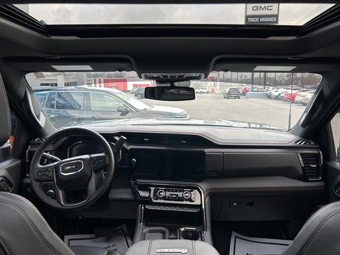 Used 2025 GMC Sierra 2500 AT4 image 2