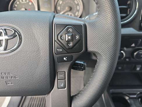 Used 2023 Toyota Tacoma TRD Off-Road image 17