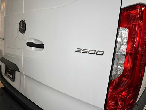 Used 2025 Mercedes-Benz Sprinter 2500 image 16