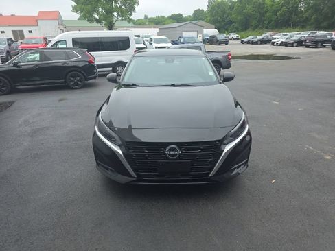 Used 2025 Nissan Altima 2.5 SV FWD image 3