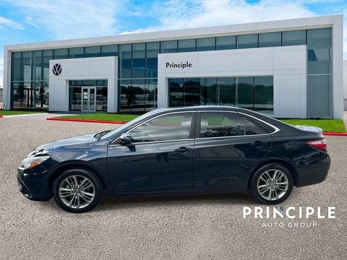 Used 2016 Toyota Camry SE FWD image 6
