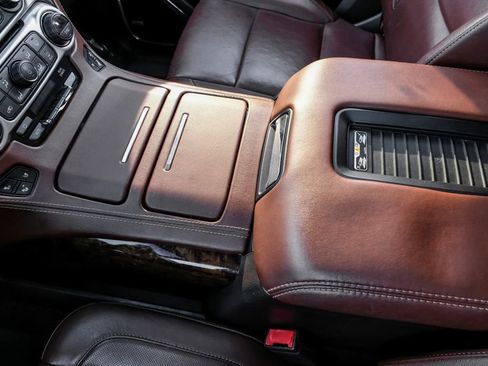 Used 2019 Chevrolet Suburban Premier image 36