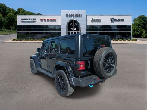 Used 2023 Jeep Wrangler Unlimited Sahara w/ Cold Weather Group AWD/4WD image 4