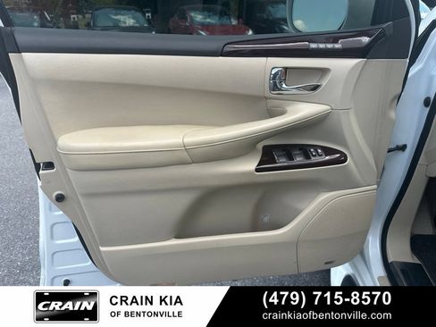 Used 2013 Lexus LX 570 4WD w/ Luxury Pkg image 12