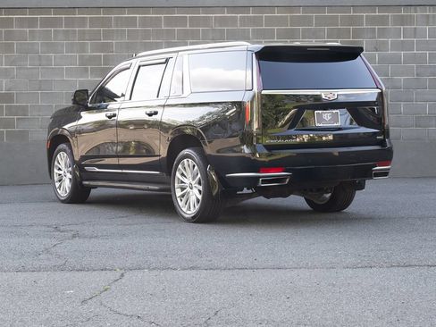 Used 2022 Cadillac Escalade ESV Luxury AWD/4WD image 5