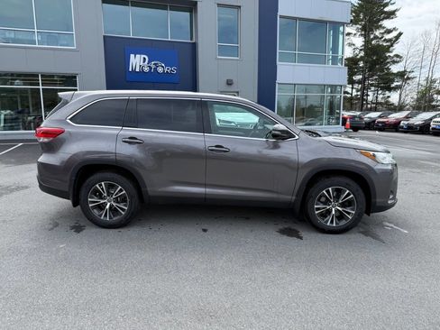Used 2019 Toyota Highlander LE image 5