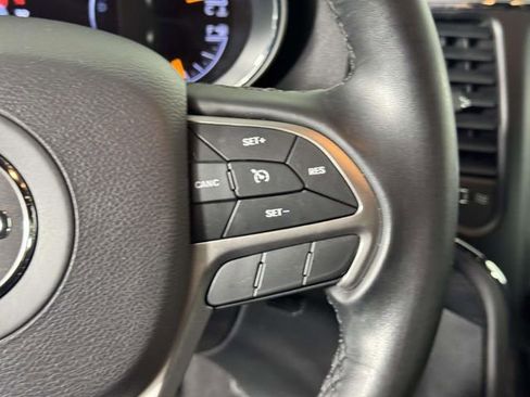 Used 2020 Jeep Grand Cherokee Laredo image 23