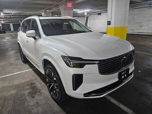 Certified 2025 Volvo XC90 B5 Plus AWD/4WD image 4