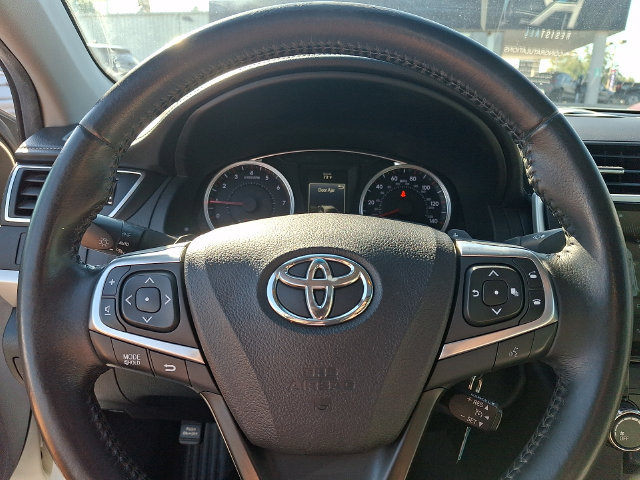 Used 2015 Toyota Camry SE w/ Moonroof Package FWD image 19