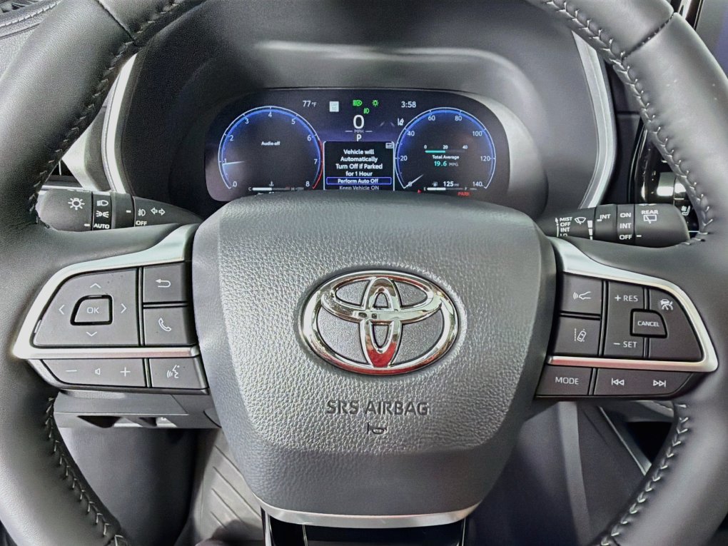 Used 2026 Toyota Highlander Limited AWD/4WD image 16