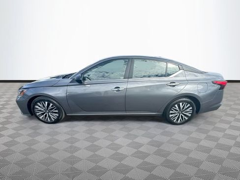 Used 2024 Nissan Altima 2.5 SV FWD image 4