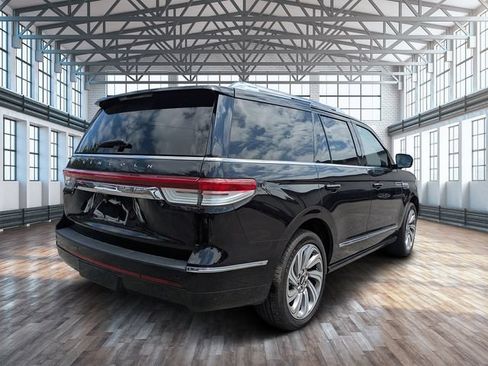 Used 2023 Lincoln Navigator Reserve AWD/4WD image 3