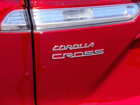 Used 2025 Toyota Corolla Cross LE FWD image 10
