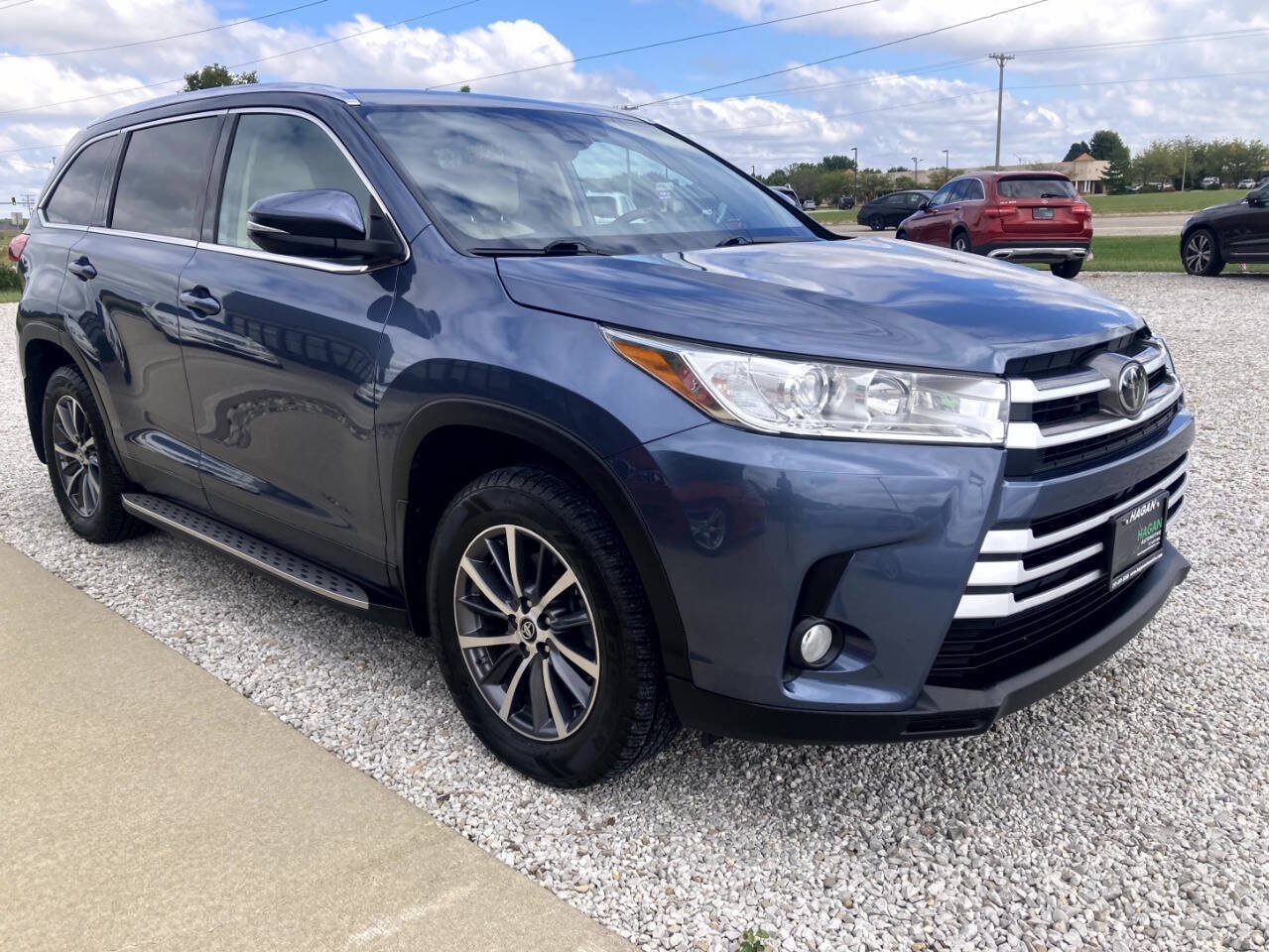 Used 2019 Toyota Highlander XLE FWD image 4