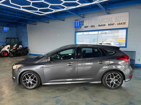 Used 2015 Ford Focus SE w/ SE Sport Package FWD image 23