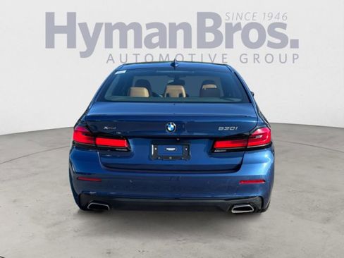 Used 2022 BMW 530i xDrive w/ Premium Package image 4