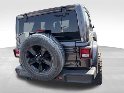 Used 2019 Jeep Wrangler Unlimited Sahara AWD/4WD image 9