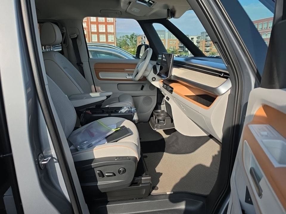 Used 2025 Volkswagen ID. Buzz 1st Edition w/ Cupholders Package AWD/4WD image 5