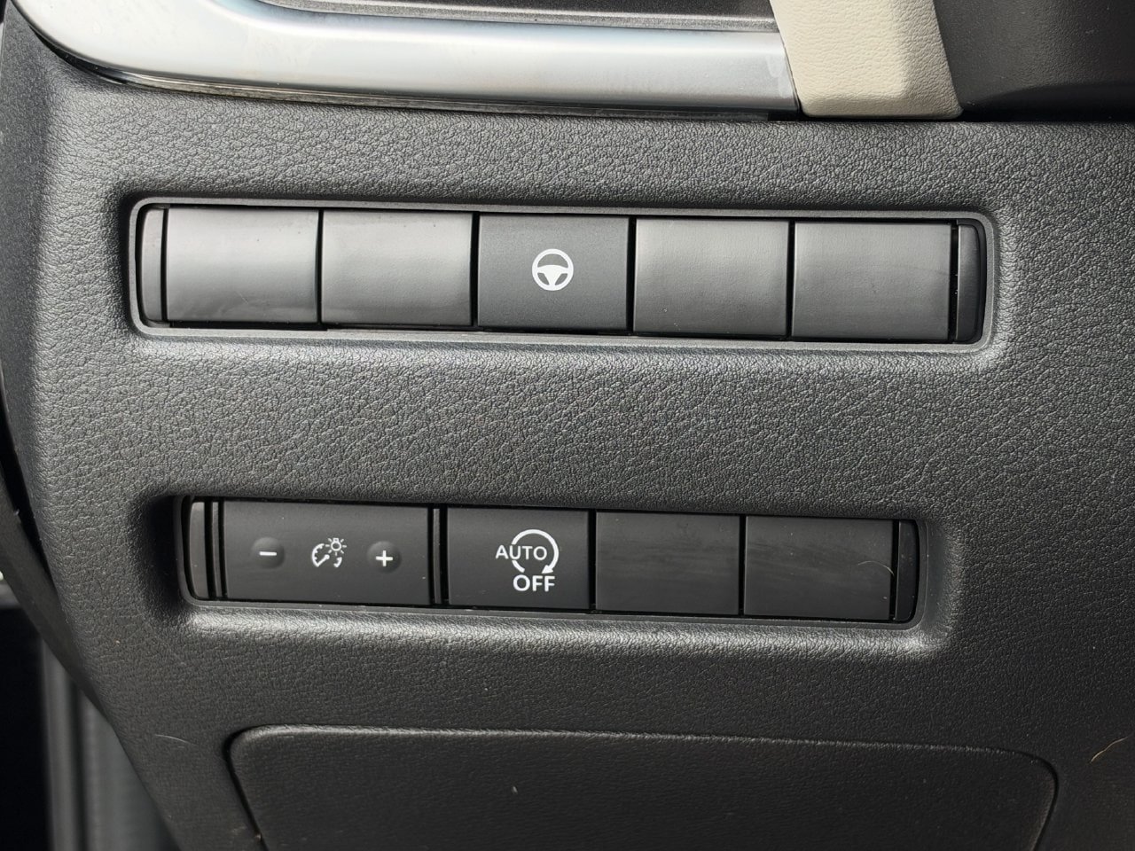 Used 2023 Nissan Rogue SV FWD image 22