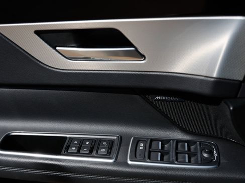 Used 2018 Jaguar XF Prestige image 42