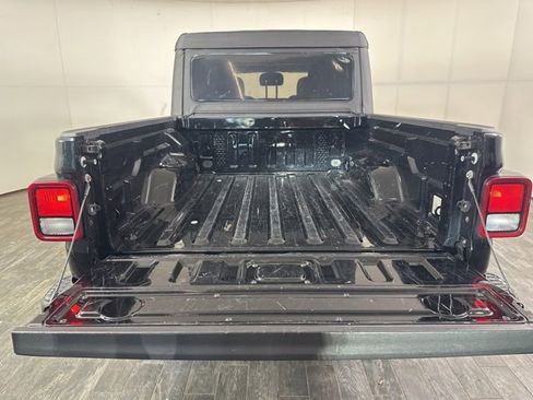 Used 2021 Jeep Gladiator Rubicon image 7