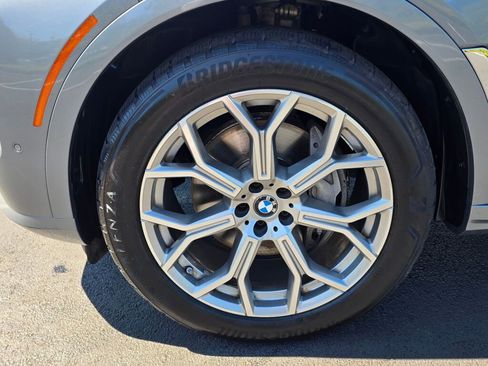 Used 2024 BMW X7 xDrive40i image 11